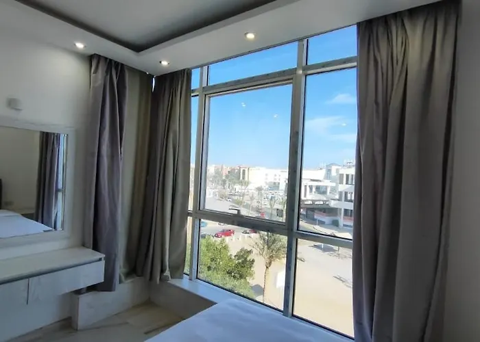 Stylish Sunny 1br *